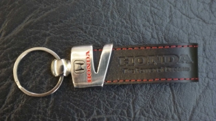 Honda bőr kulcstartó, autós